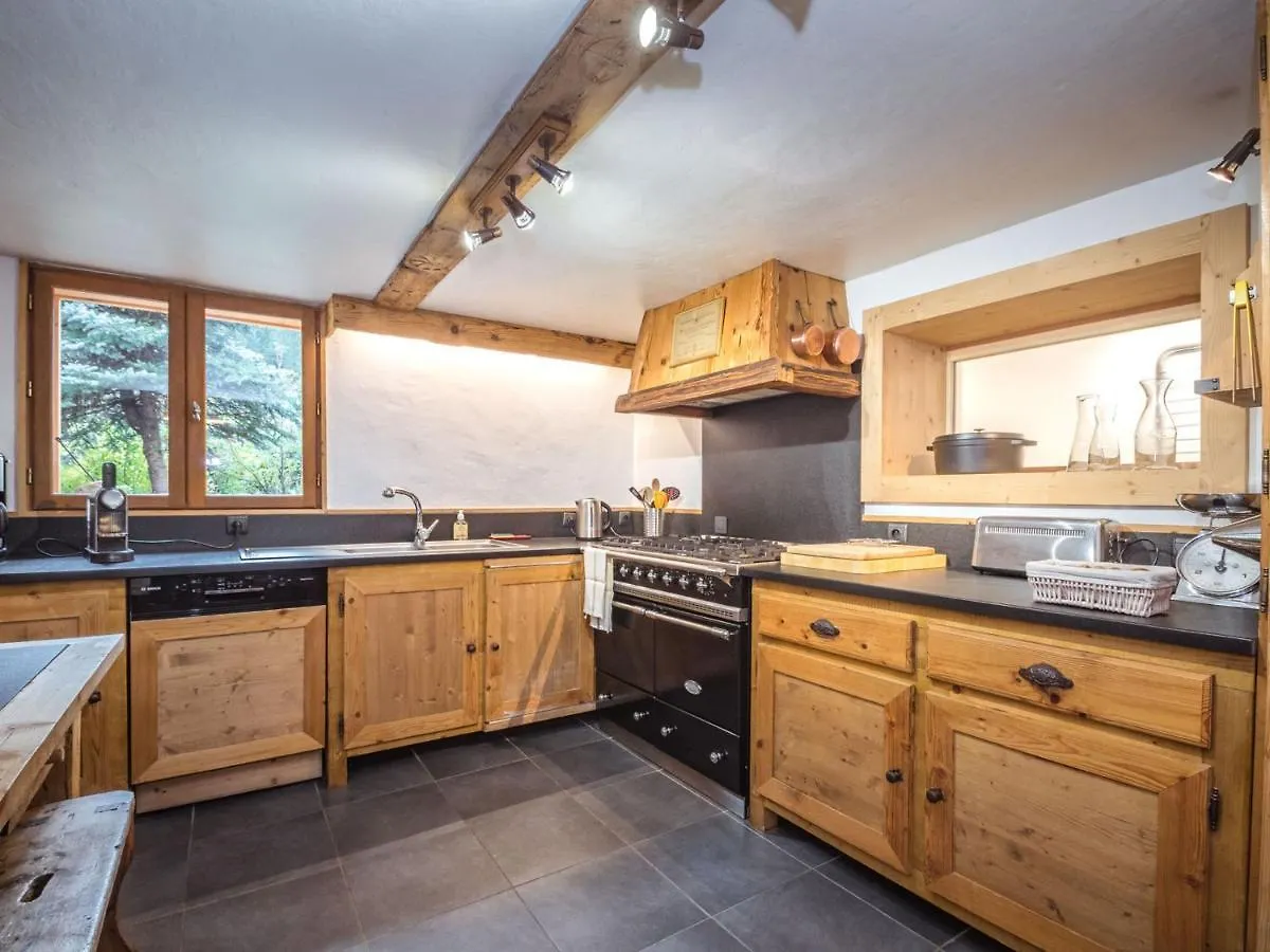 Chalet 4 Etoiles Avec Wifi Et Parking Proche Du Centre A Chamonix - Fr-1-343-224